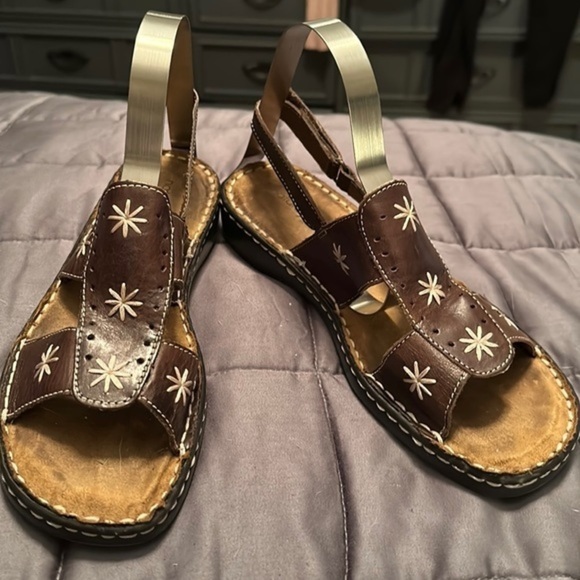 Natural Soul Leather Sandals with Velcro Strap Adjustment. Embroidered. Sz 8.5 - Picture 2 of 11
